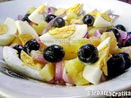 Cartofi se fierb, se lasa sa se raceasca, se curata de coaja si se taie cuburi. SalatÄ OrientalÄ De Cartofi ReÈete BÄrbatlacratiÈÄ