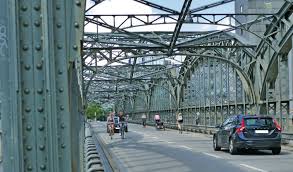 Read more than 2000 reviews and choose a room with planet of hotels. Hackerbrucke Einfach Zu Eng Weder Radweg Noch Fahrradstrasse Moglich 22 05 2017