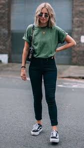 Have salma hayek, sarah jessica, halle berry or sandra bullock left the fashion game when they turned 50? Comfy Jean Outfits Woman Fashion Fashionoutfits Fashiontrend Fashiontrendsoutfits Jeans Ski Jeans Outfit Women Cute Casual Outfits Spring Outfits Casual