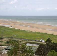 Later that day, more than 5,000 ships and landing craft carrying troops and supplies left england for the trip across the channel to france, while more than 11,000 aircraft were mobilized to provide air cover and support for the invasion. D Day 1944 Die Strande Der Normandie 1944 Und 2014 Bilder Fotos Welt