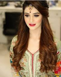 Hairstyles We Spotted At Real Weddings Pakistani Bridal Hairstyles Bridal Hairstyle Indian Wedding Pakistani Bridal Makeup