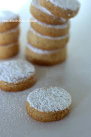 La farina ha le stesse proprietà nutritive garantite dalle mandorle e quindi anche il loro elevato apporto calorico. Biscotti Incredibili Di Mandorle E Cannella Senza Uova Arabafelice In Cucina