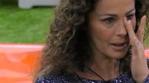 Samantha de grenet festeggia i suoi 50 anni a domenica live. Grande Fratello Vip Samantha In Lacrime Dopo L Attacco Di Antonella Elia