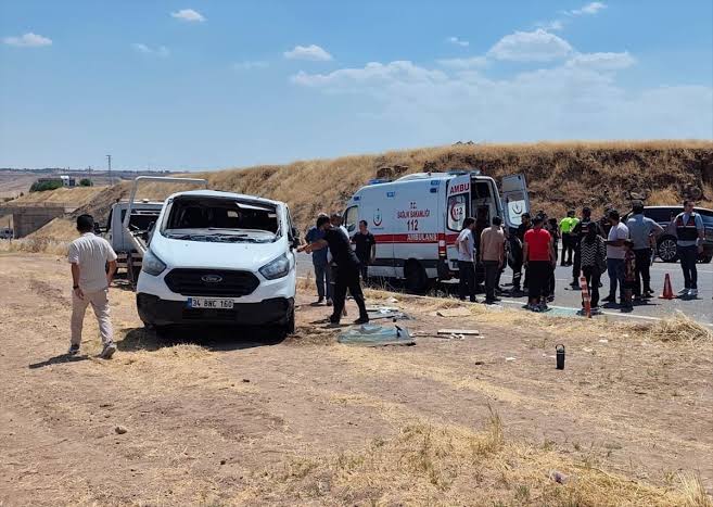Diyarbakır'da Servis Kazası: 19 Yaralı - Son Dakika
