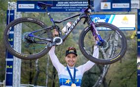 El viernes nino schurter sufrió una salida de pedal justo al arranque del short track de legoang, algo que le hizo imposible remontar y que le condicionó a salir muy retrasado en el prueba xco del domingo. From Rainbows To Stars Scott Sram Mtb Racing Team
