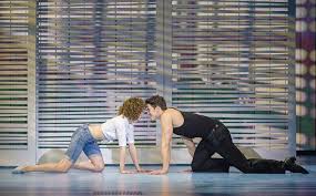 Legendäre tanzromanze mit patrick swayze und jennifer grey. Journal Frankfurt Nachrichten Dirty Dancing Begeistert Noch Immer Auch Als Show 30 Jahre Mambo Wassermelone Und Mein Tanzbereich