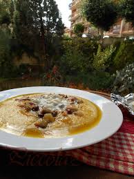 Seguire la cottura, quando la polenta si comincerà ad addensare abbassare la temperatura a 90°. Polenta Morbida Con Funghi E Gorgonzola Cremoso Profumo Di Sicilia