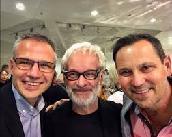 FOTO: Janis Sidovský se svým manželem Pavlem Vítkem, také zašli podpořit  kamaráda Roberta Vana. Moc se