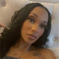 Carrie Landrum's Instagram, Twitter & Facebook