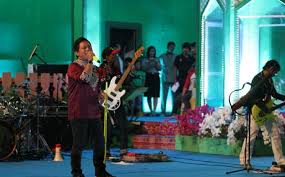 Apa salahku apa salah ibuku hidupku dirundung pilu tak ada yang mau dan menginginkan aku tuk jadi pengobat pilu tuk jadi penawar rindu tuk jadi kekasih hatiku. Kunci Gitar Chord Dan Lirik Lagu Wali Band Judulnya Cari Jodoh Main Dari Am Bangka Pos