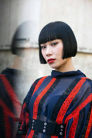 We love the 1920s celebrity hair trend of fabulous finger waves and cute kiss curls, get the look with our hair styling tips. 1920s Hairstyles 22 Best Glamorous To Try Now In 2019