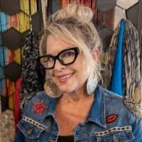 Kathy Lingle's Instagram, Twitter & Facebook