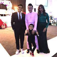The evil professor klon (aznil. Facebook