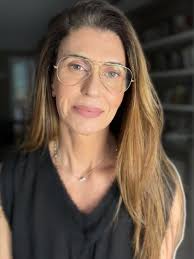 Jornalista conta sobre golpe que quase roubou R$28 mil dela