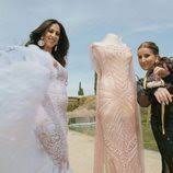 Rebe ha vuelto a casa con su bebé pero sin jose y eso hace sospechar a todos. Los Gipsy Kings La Rebe Cumple Su Promesa Y Le Cuenta Su Gran Secreto A Su Madre