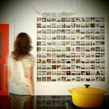 Referans Polaroids Na Parede Arquivo