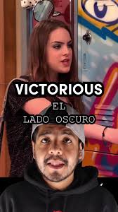 Annie y Clayface: Un Encuentro en Ciudad Gótica