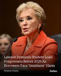 Here's what student loan borrowers should know, and who could potentially  be included in any loan forgiveness relief ordered by the court:  https://trib.al/XsjVQ92 (Photo: Saul Loeb/AFP via Getty Images)