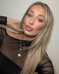 A GIVEAWAY FOR THE GALS 💕 To celebrate Valentine's Day and those who may  be new here (hey ya'll 👋🏻) I am giving one lucky winner the Heart  Wrangler necklace in addition