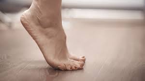 Serangan kaki lebih dikenal dengan tendangan. Jinjit Tak Bisa Sembuhkan Strok Tapi Ada Manfaatnya