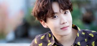 He made his official solo debut in 2018 with hope world. Bts J Hope Reveals His Sister Ditched Her Bias Jungkook For This Member