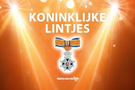 Een koninklijke onderscheiding (in de volksmond ook informeel een lintje genoemd) is in nederland een symbolische erkenning voor persoonlijke, bijzondere verdiensten voor de samenleving. Koninklijke Onderscheiding Lintje Gemeente Alphen Aan Den Rijn