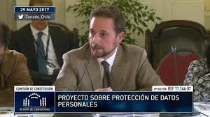 Profesor Rodrigo León expone en el Senado sobre Proyecto de Ley de Datos  Personales
