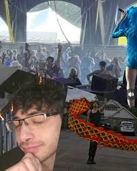 Happy Grizmas! Come peep the stream this weekend benefitting Seven Mile  Music! Tons of homies dropping bangers all day and night! 🤘🎄🔉