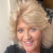 Whitney Packard's Instagram, Twitter & Facebook