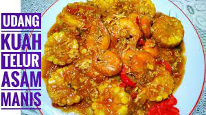 Tambahkan bawang putih, kentang, dan jagung dan masak selama 1 menit. Cara Membuat Udang Kuah Telur Asam Manis Udang Jagung Youtube