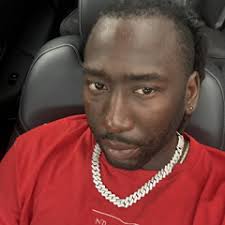 Listen to Dans Les Yeux Live by Jean Gardy in rap playlist online for free 