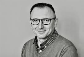 Interviu cu scriitorul Robert Șerban: „Oameni în trening adună proze din  peste două decenii“