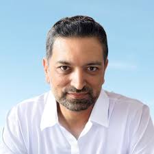 Congratulations to my beautiful wife, Dr Eleanor Wallace ,