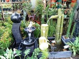 Jika kita ingin membina sendiri sebuah kolam hiasan yang menjimatkan kos, binalah sesuatu bermula dengan saiz kecil dahulu. Foto Kolam Ikan Kecil Minimalis Eksterior Rumah 1467