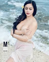 Tante Sisca Bugil - Unveiling Her Curves