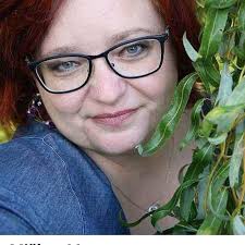 I'm supprised how many men do like big girls. In Real life I don't know  them. Where are they????