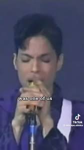 Here is D'Angelo's iconic performance of “Sometimes It Snows In April”, an  ever-so relevant song for the memory of the late great Prince. Beautifully  assisted by a Prince-dedicated duo “Princess” (@princesstagram & @