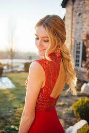 Sherri Hill Red Prom Dress With Low Ponytail Hairstyle For Girls With Long Hair Prom Ypsilon Dresses Prom Page Red Prom Dress Red Fitted Dress Dress Hairstyles