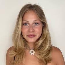 Young people don't want to work anymore.” A sentence we've heard too often  from aging politicians lately. Anyone saying that has clearly never sat in  a Social Entrepreneurship seminar at ESB… |