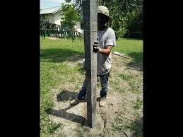 Panel yang terdistribusi di site diangkat baik secara manual ataupun menggunakan crane. Tiang Pagar Fence Posts How To Make It Youtube