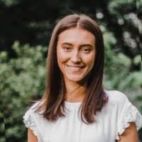 Ella Schwartz's Instagram, Twitter & Facebook