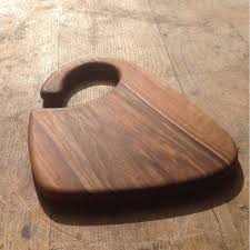 Planches A Decouper En Noyer Un Projet De Bruno De Mais Planche A Decouper Bois Planche A Decouper Plancher Bois