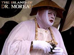 Wells.the film was directed by john frankenheimer (who was brought in half a week after shooting started) and stars marlon brando, val kilmer, david thewlis and fairuza balk.the screenplay is credited to the original director. The Human Animal Inside The Mind Of Dr Moreau Shock Radar Your No 1 Source For All Things Twisted