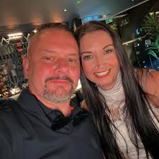 Is there anyone in bollington that can do my sons bike he's trying to  change it single speed has the part but can't get the gearing cogs off