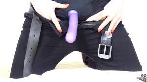 Test du gode ceinture double pénétration creux de Réel en plastisol