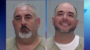 Dos hombres fueron arrestados y acusados luego de asaltar a una mujer y a  un hombre con una botella de whisky, y una llave de tubo