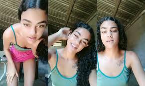 Moreninha bucetuda baixa renda fazendo live mostrando tudo