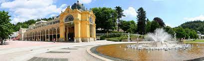 Gemütliche cafés, zahlreiche gärten und parkanlagen sowie ausgezeichnete restaurants laden sie ein, einen tag voller. Marienbad Tschechien Sehenswurdigkeiten Wandern Radfahren