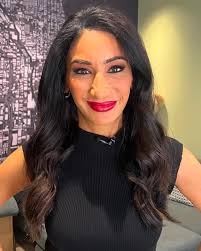 Starting this week STRONG! Red lippie 💄💋❤️ mixed by the greatest  @jewels280 @artistalx1 💋💋💋