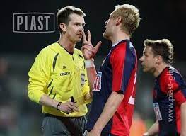 Do poprzednich klubów, w których grał glik, należą piast gliwice od 2008 do 2010 roku, palermo od 2010 do 2011, torino od 2011 do 2016 i monako od 2017 do 2020, z których dwa ostatnie został mianowany kapitanem drużyny. Kamil Glik Na Meczu Piast Korona Newsy Piast Gliwice S A Oficjalna Strona Mistrza Polski 2018 19
